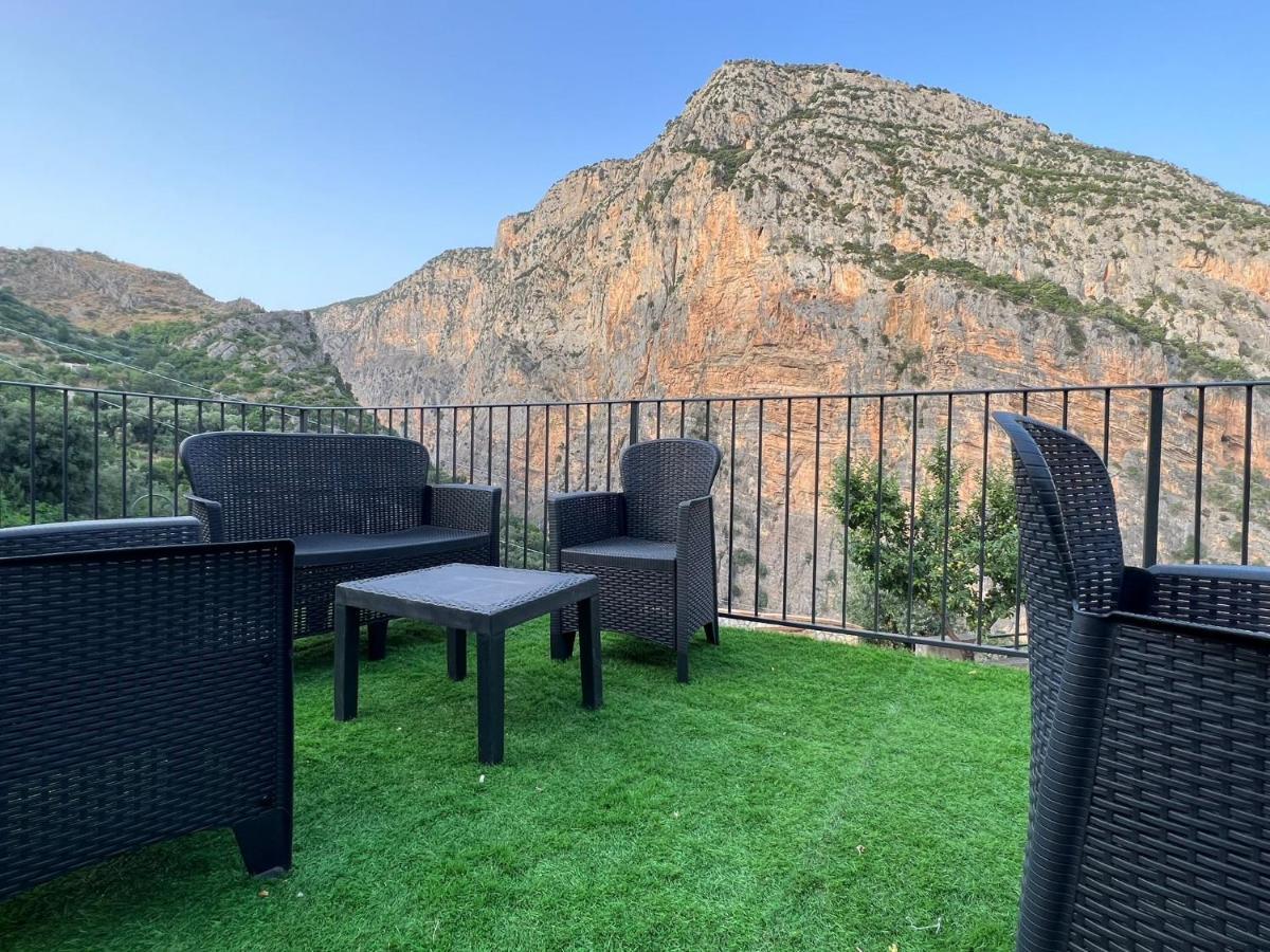 L'Oasi Del Raganello Bed & Breakfast Чивита Екстериор снимка