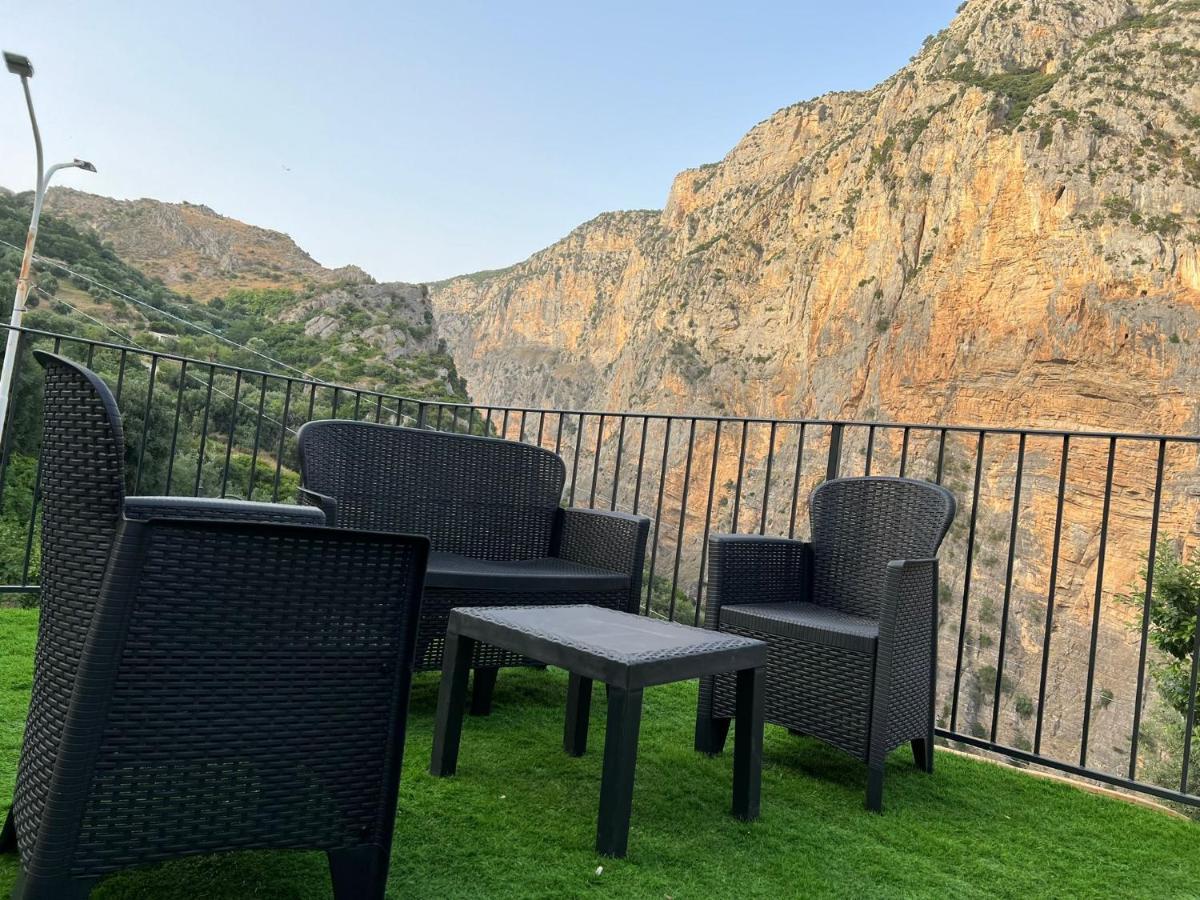 L'Oasi Del Raganello Bed & Breakfast Чивита Екстериор снимка