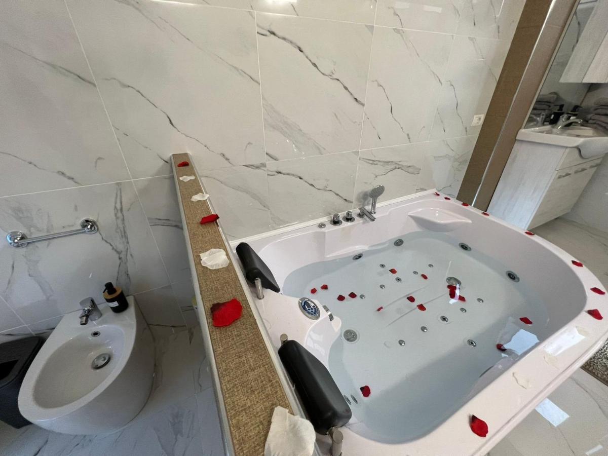 L'Oasi Del Raganello Bed & Breakfast Чивита Екстериор снимка
