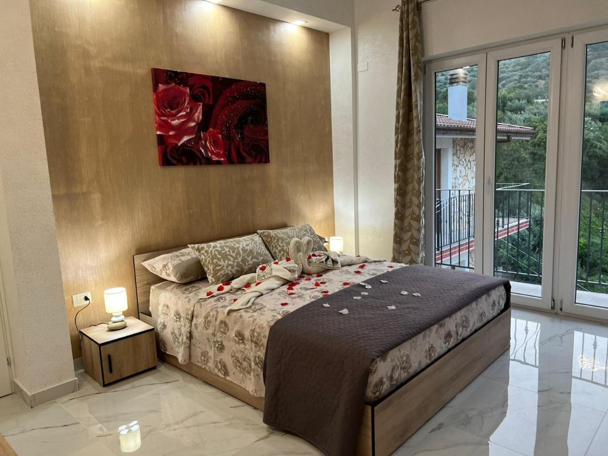 L'Oasi Del Raganello Bed & Breakfast Чивита Екстериор снимка