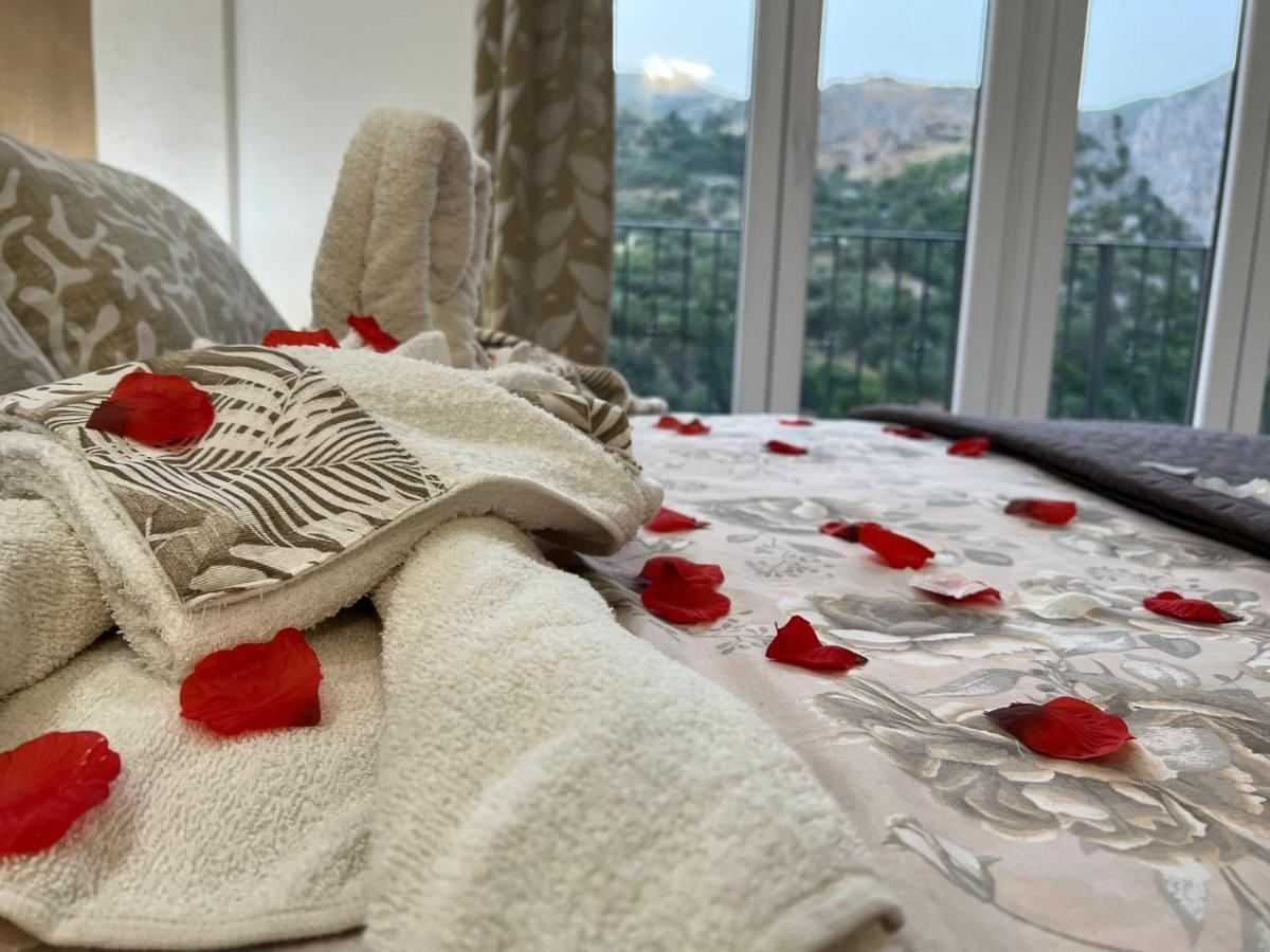L'Oasi Del Raganello Bed & Breakfast Чивита Екстериор снимка
