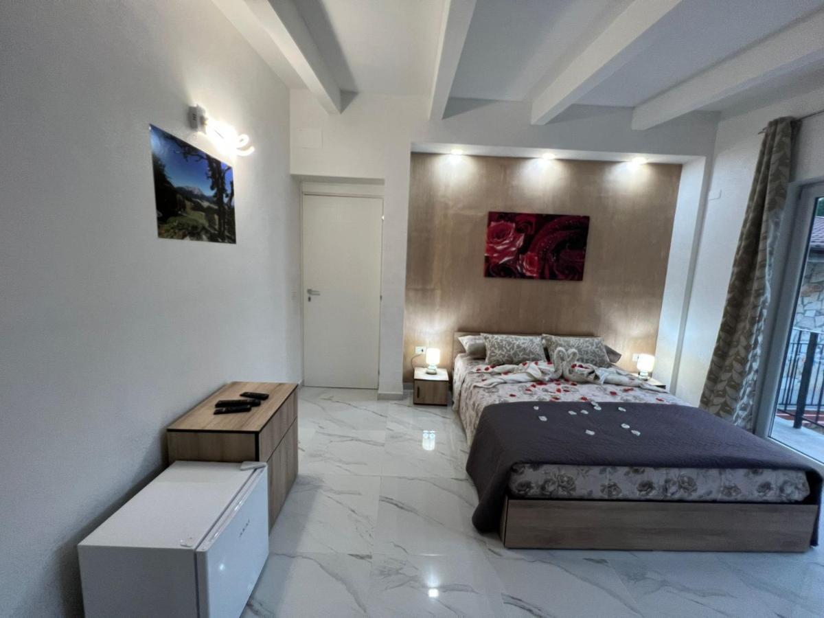 L'Oasi Del Raganello Bed & Breakfast Чивита Екстериор снимка