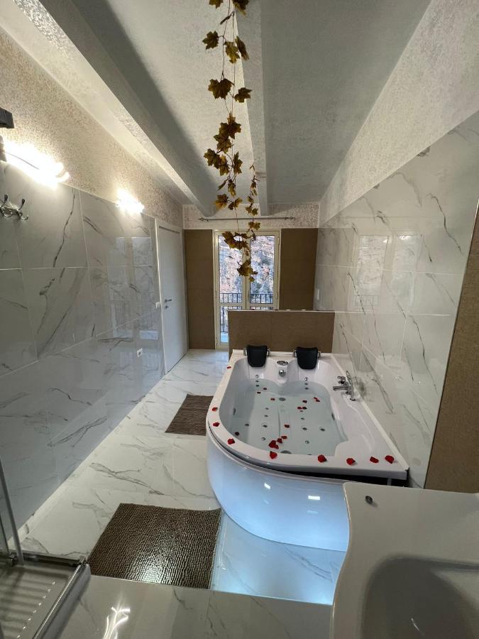 L'Oasi Del Raganello Bed & Breakfast Чивита Екстериор снимка
