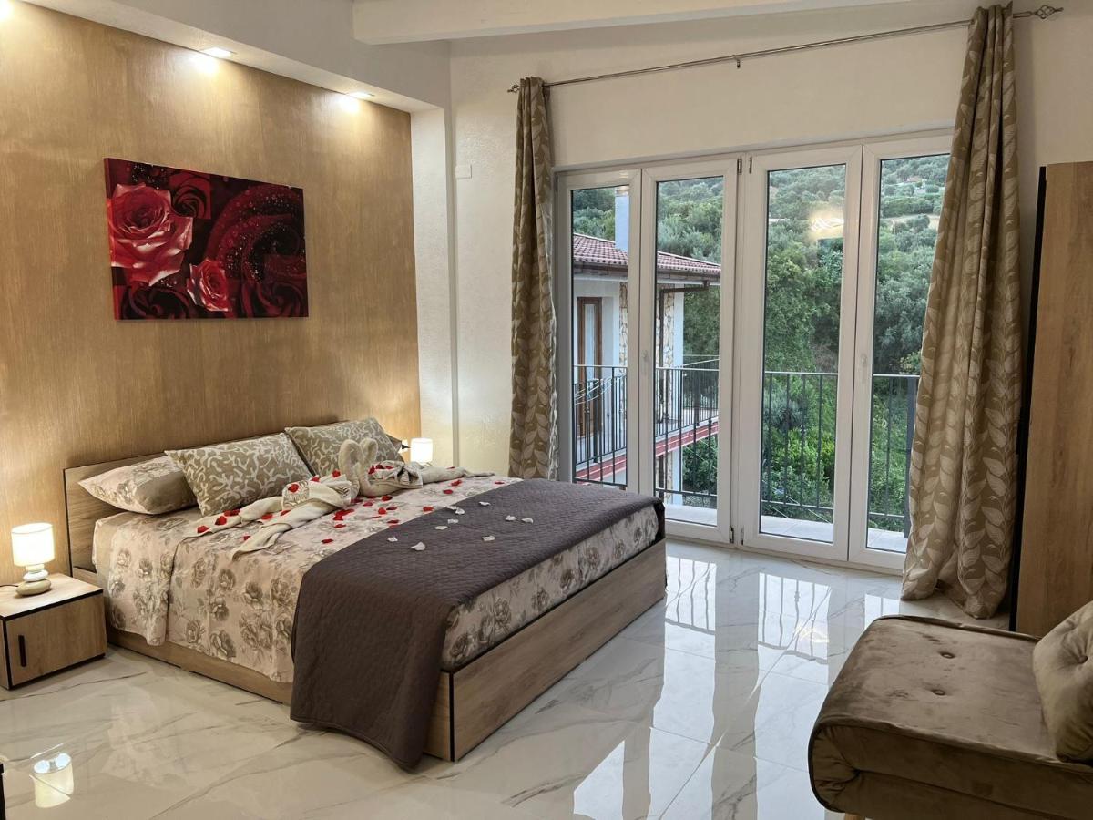 L'Oasi Del Raganello Bed & Breakfast Чивита Екстериор снимка