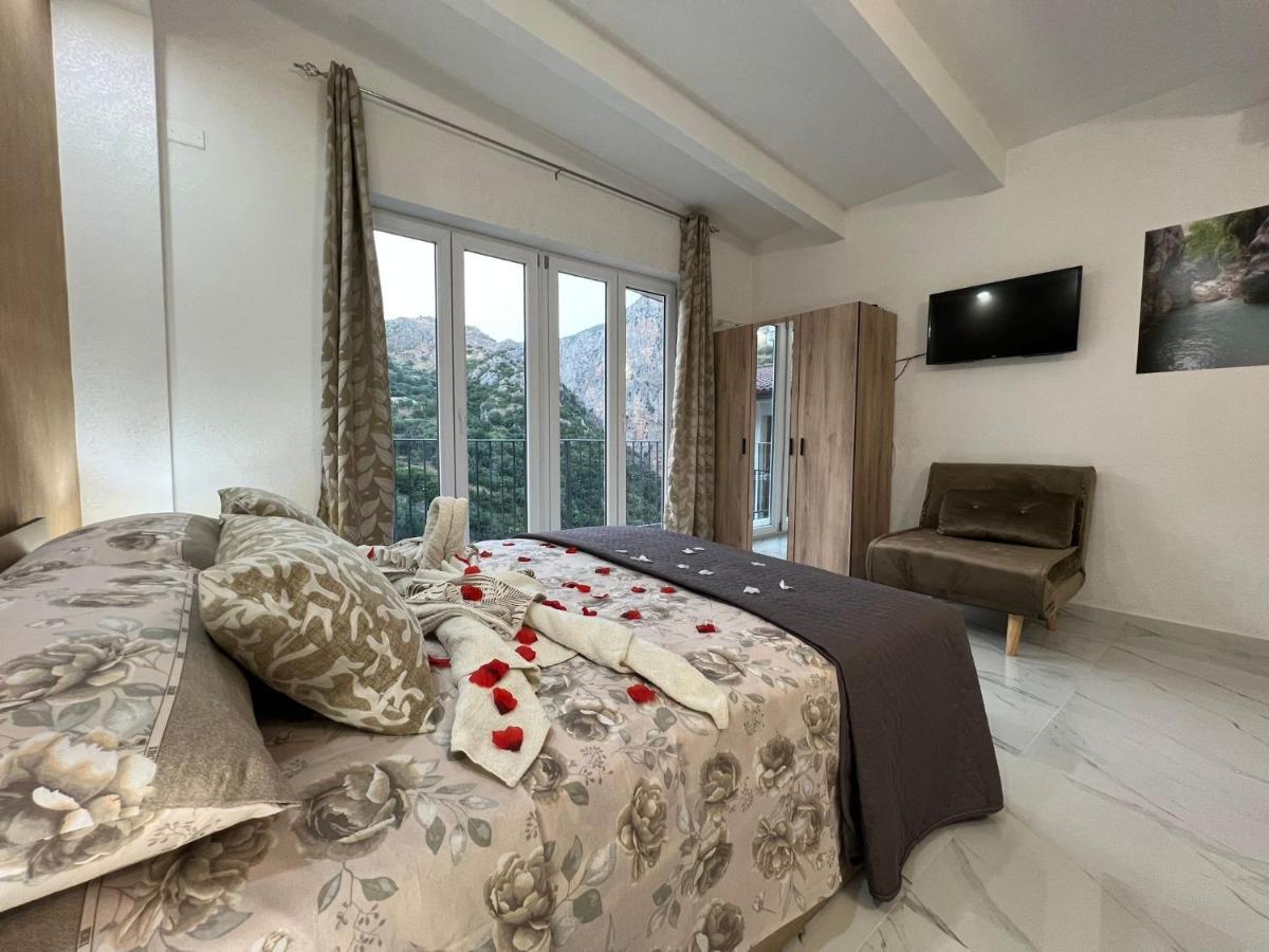 L'Oasi Del Raganello Bed & Breakfast Чивита Екстериор снимка
